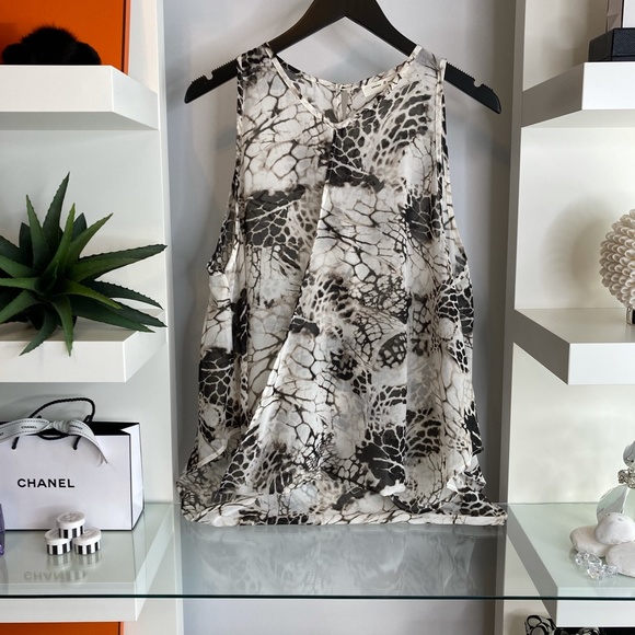 ✨CAMEO & MYTH TOP NWOT - Picture 10 of 10